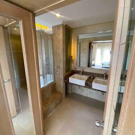 Beren , 300 Mt Denize , Ultra Lux Triplex Villa *